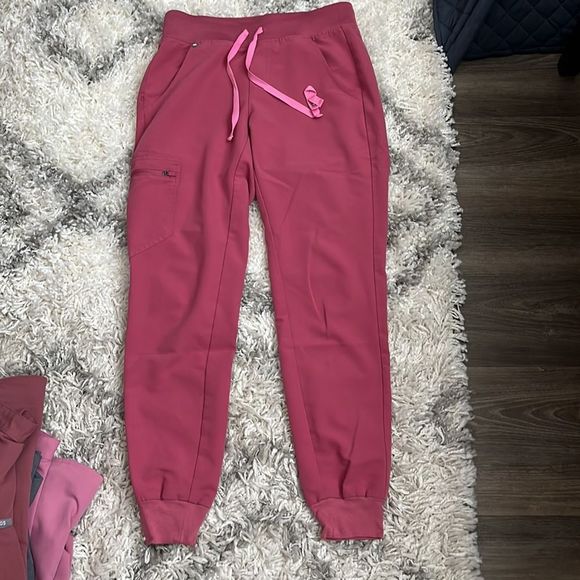 Figs Special Edition Breast Cancer Set XS - Picture 7 of 16